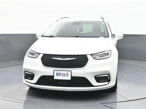 Bright White Clearcoat 2022 Chrysler Pacifica Touring-L