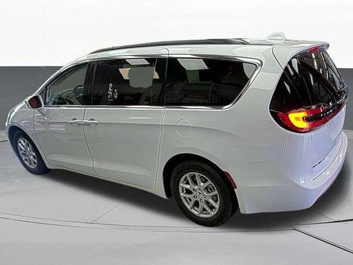 Bright White Clearcoat 2022 Chrysler Pacifica Touring-L
