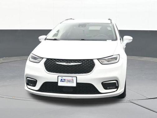 Bright White Clearcoat 2022 Chrysler Pacifica Touring-L