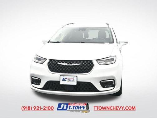 Bright White Clearcoat 2022 Chrysler Pacifica Touring-L