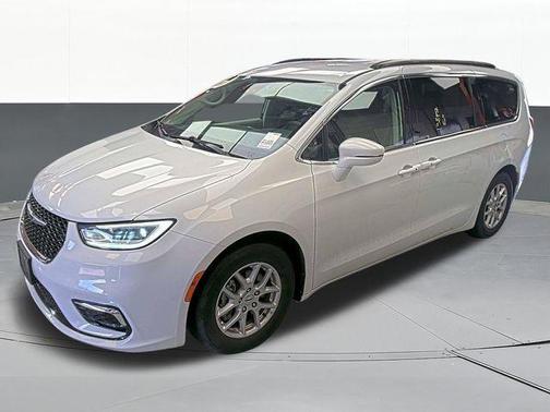 Bright White Clearcoat 2022 Chrysler Pacifica Touring-L