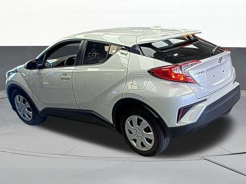 Blizzard Pearl 2021 Toyota C-HR LE
