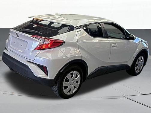 Blizzard Pearl 2021 Toyota C-HR LE