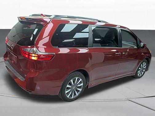 2020 Toyota Sienna LE