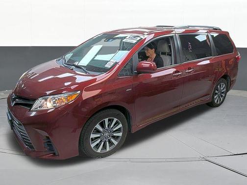 2020 Toyota Sienna LE
