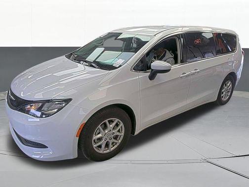 Bright White Clearcoat 2022 Chrysler Voyager LX