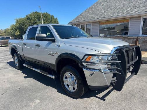 2015 RAM 2500 Tradesman 4x4 4dr Crew Cab 6.3 ft. SB Pickup