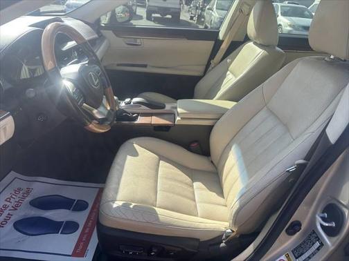 2016 Lexus ES 300h Base