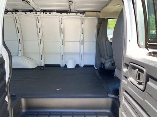 Summit White 2026 Chevrolet Express 3500 Work Van