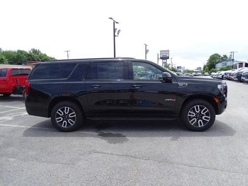 2023 GMC Yukon XL AT4