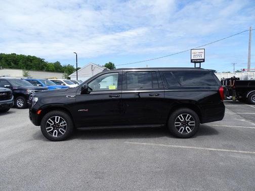 2023 GMC Yukon XL AT4