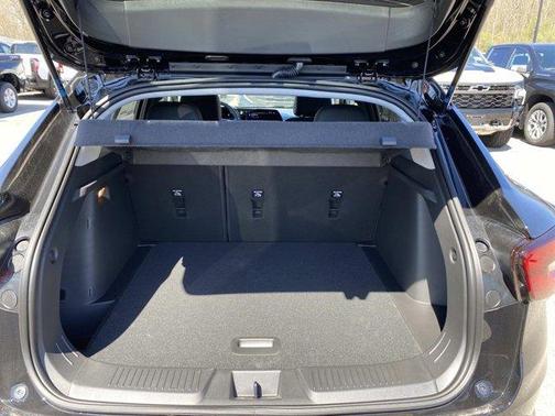 Mosaic Black Metallic 2026 Chevrolet Trax LT