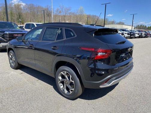 Mosaic Black Metallic 2026 Chevrolet Trax LT