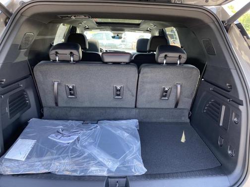 Sandstone Gray 2026 Chevrolet Traverse Z71