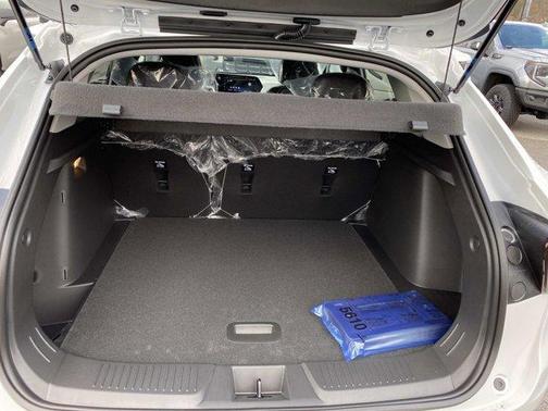 Summit White 2026 Chevrolet Trax LT