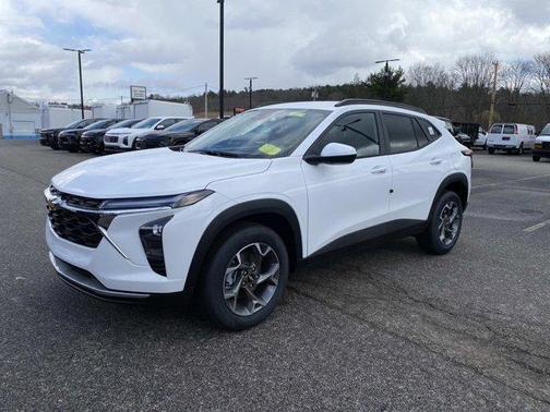 Summit White 2026 Chevrolet Trax LT