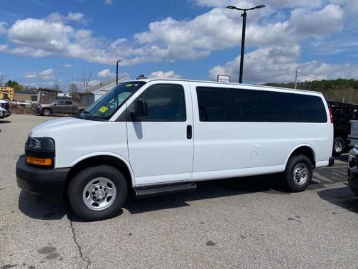 2022 Chevrolet Express 3500 LS