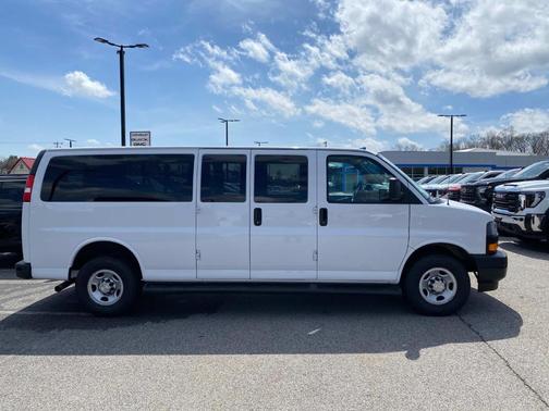 2022 Chevrolet Express 3500 LS