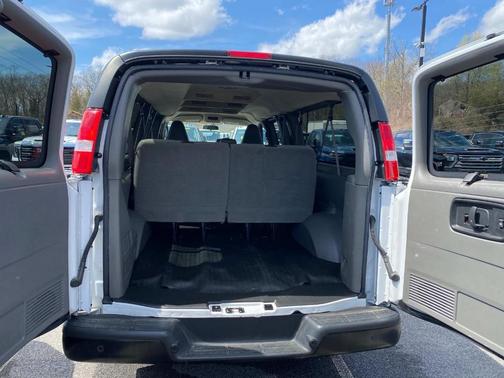 2022 Chevrolet Express 3500 LS
