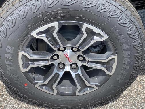 2025 GMC Canyon AT4
