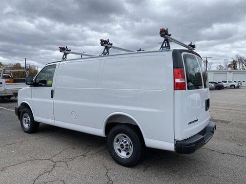 2025 GMC Savana 3500 Work Van