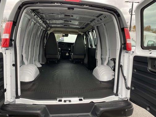 2025 GMC Savana 3500 Work Van