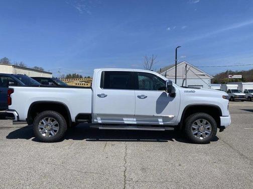 Polar White 2026 Chevrolet Silverado 2500 High Country