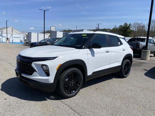 Summit White 2026 Chevrolet Trailblazer LT