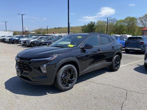 Mosaic Black Metallic 2026 Chevrolet Trax LT