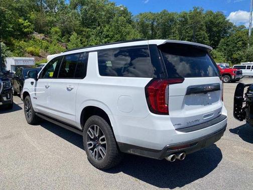 2022 GMC Yukon XL AT4