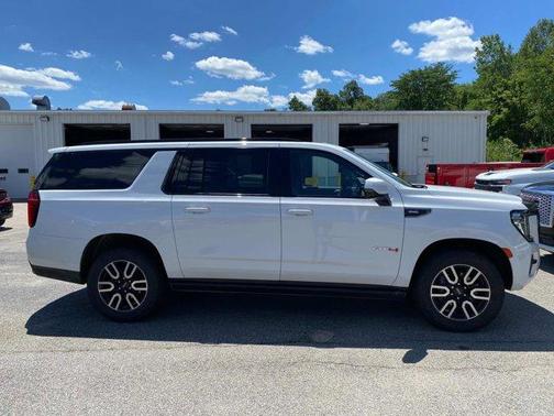 2022 GMC Yukon XL AT4
