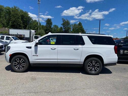 2022 GMC Yukon XL AT4