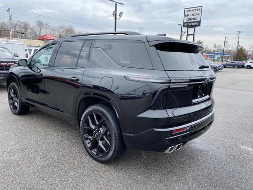 Mosaic Black Metallic 2025 Chevrolet Traverse RS