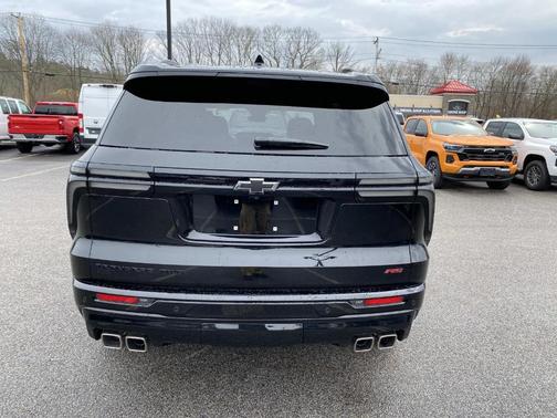Mosaic Black Metallic 2025 Chevrolet Traverse RS