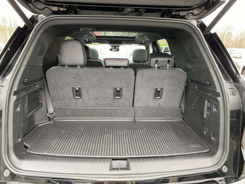 Mosaic Black Metallic 2025 Chevrolet Traverse RS