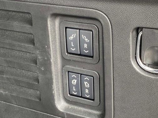 Mosaic Black Metallic 2025 Chevrolet Traverse RS