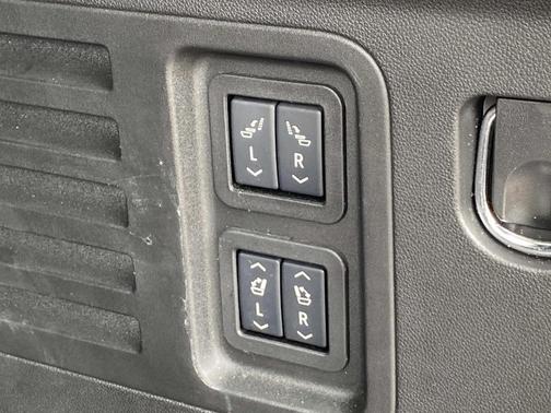 Mosaic Black Metallic 2025 Chevrolet Traverse RS