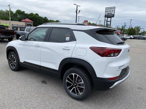 Summit White 2026 Chevrolet Trailblazer LT