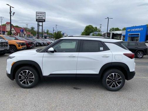 Summit White 2026 Chevrolet Trailblazer LT
