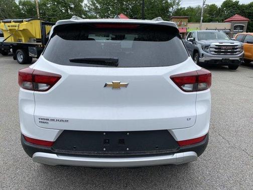 Summit White 2026 Chevrolet Trailblazer LT