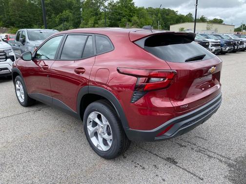 2025 Chevrolet Trax LS