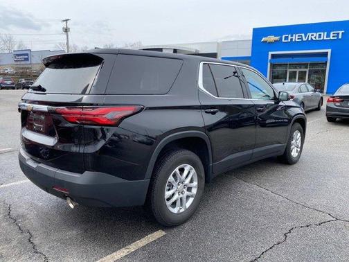 Mosaic Black Metallic 2024 Chevrolet Traverse Limited LS