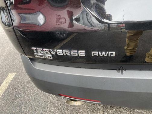 Mosaic Black Metallic 2024 Chevrolet Traverse Limited LS