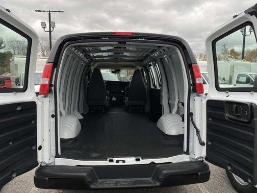 2025 GMC Savana 3500 Work Van