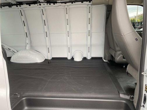 2025 GMC Savana 3500 Work Van