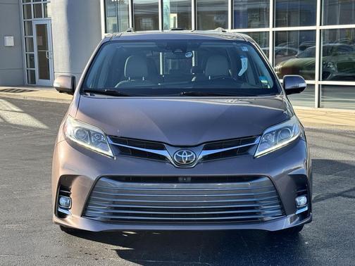 2018 Toyota Sienna Limited Premium