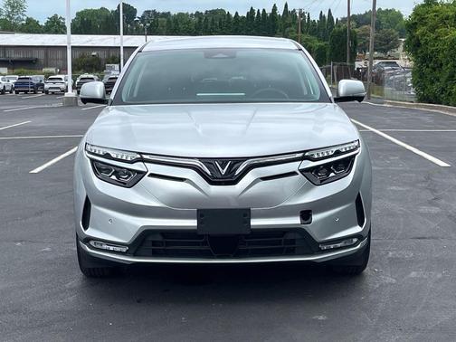 2024 VinFast VF 8 Eco