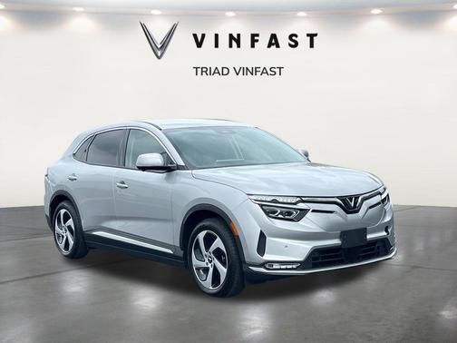 2024 VinFast VF 8 Eco
