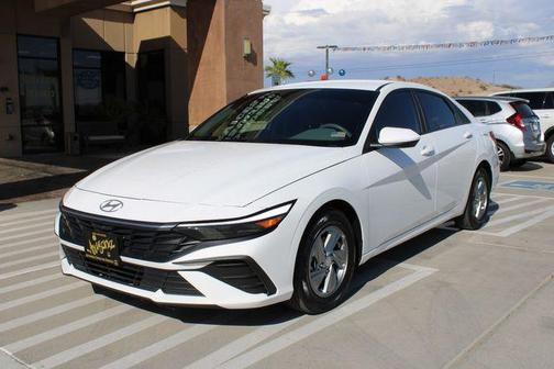 2024 Hyundai ELANTRA SE