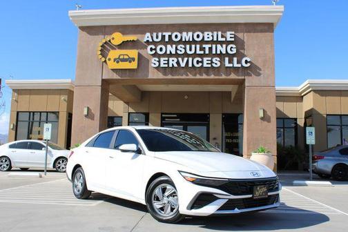 2024 Hyundai ELANTRA SE